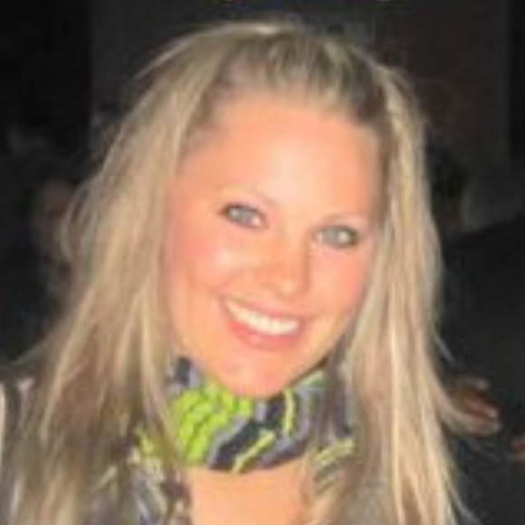 Profile Picture of Amber Jasken (@amberkay1) on Poshmark