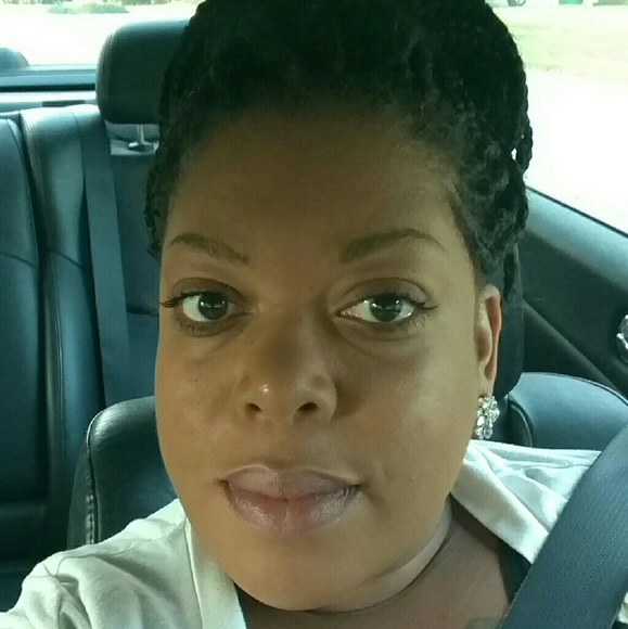 Profile Picture of Nicole Gresham (@coley831) on Poshmark