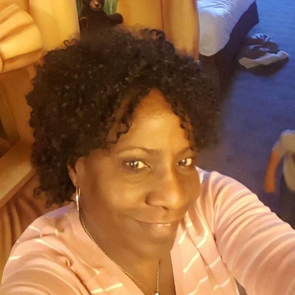 Profile Picture of Annette Claxton (@netteeo4) on Poshmark