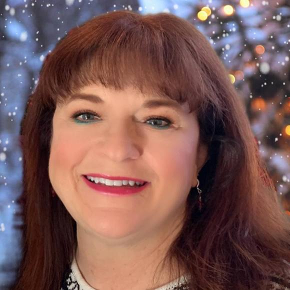 Profile Picture of Alicia Hunsberger (@aahunsberger) on Poshmark