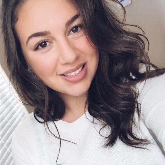 Fayzeh Farhat - Poshmark Profile Picture of Fayzeh Farhat (@fayzeh) on Poshmark