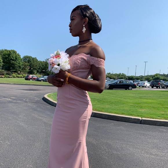 Profile Picture of Emmanuella Emmanuel (@emmanuellaemma) on Poshmark