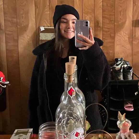 Profile Picture of Alaiya Vittitow (@alaiyavittitow) on Poshmark