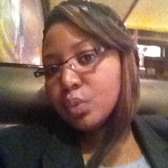 Profile Picture of Attia Smith (@bugsy7494) on Poshmark