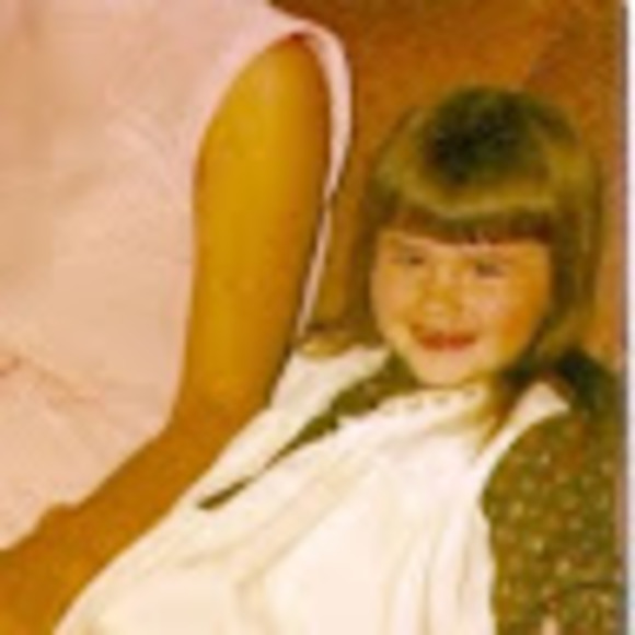 Eleanor Colantuoni - Poshmark Profile Picture of Eleanor Colantuoni (@colantuonie02) on Poshmark