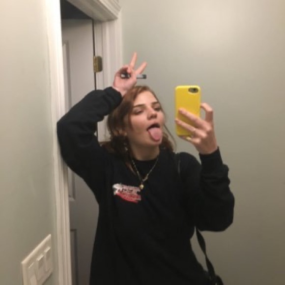 Profile Picture of Sara Chivalette (@saraxchevi) on Poshmark