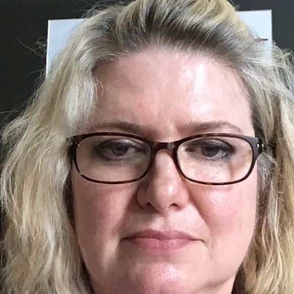 Profile Picture of Deborah Mushock (@deborahkm) on Poshmark