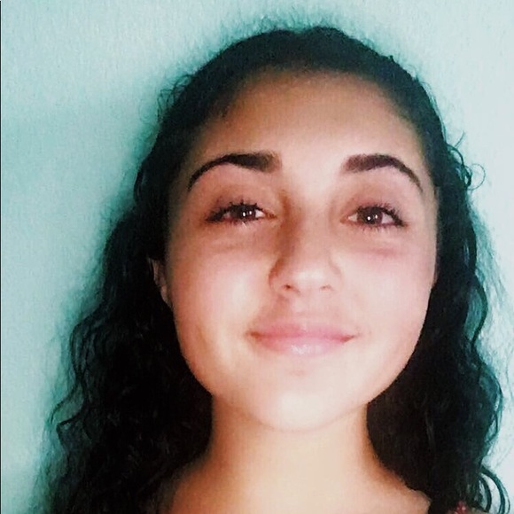 Profile Picture of Stefania Bitton (@stefaniabitton) on Poshmark