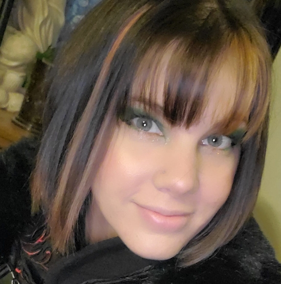 Profile Picture of Savannah Gabrielle (@savgab87) on Poshmark