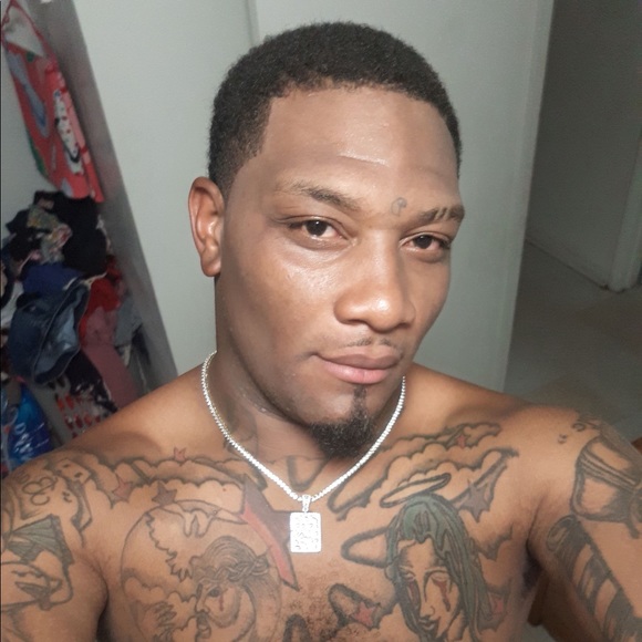 Profile Picture of Travis Dixon (@jeddis64d) on Poshmark