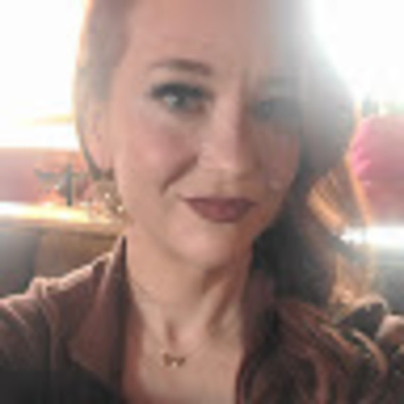 Profile Picture of Machelle Diemart (@mdiemart) on Poshmark