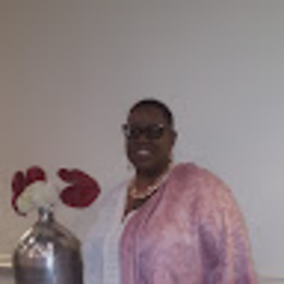Profile Picture of Marvette Henson (@marvettehenson) on Poshmark