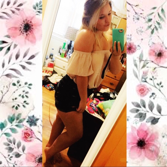 Profile Picture of Kandace Ours (@music_babe) on Poshmark