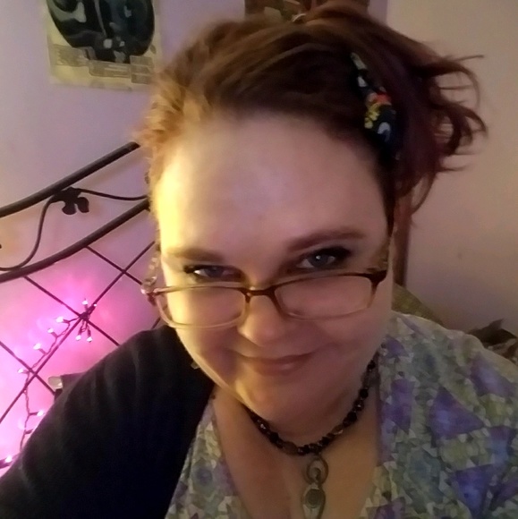 Profile Picture of Alexandra Minerick (@earthmama25) on Poshmark