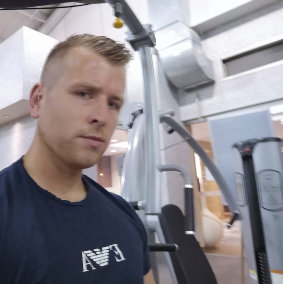 Profile Picture of Josh Dejonge (@joshdejonge) on Poshmark