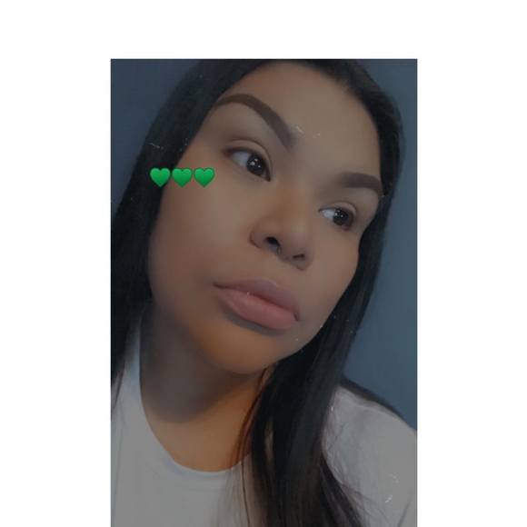 Profile Picture of Kaylan Omeasoo (@kaylanomeasoo) on Poshmark