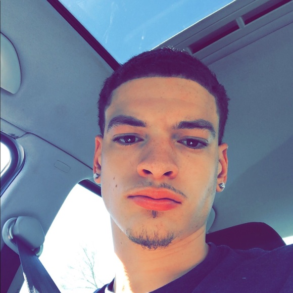 Quentin Twyman - Poshmark Profile Picture of Quentin Twyman (@qctwyman) on Poshmark