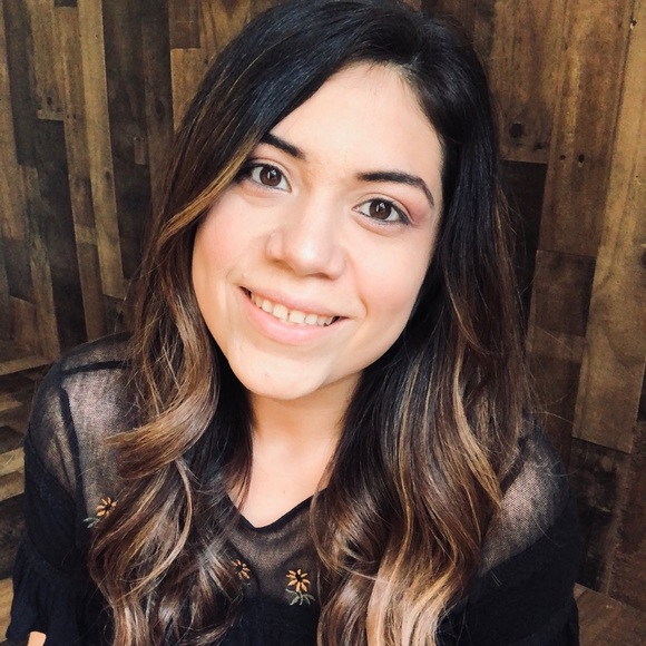 Profile Picture of Mari Enriquez (@mari1409) on Poshmark