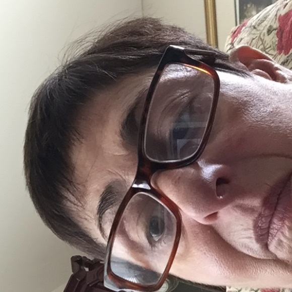 Profile Picture of Suzanne Schreckengaust (@thetopachiever) on Poshmark
