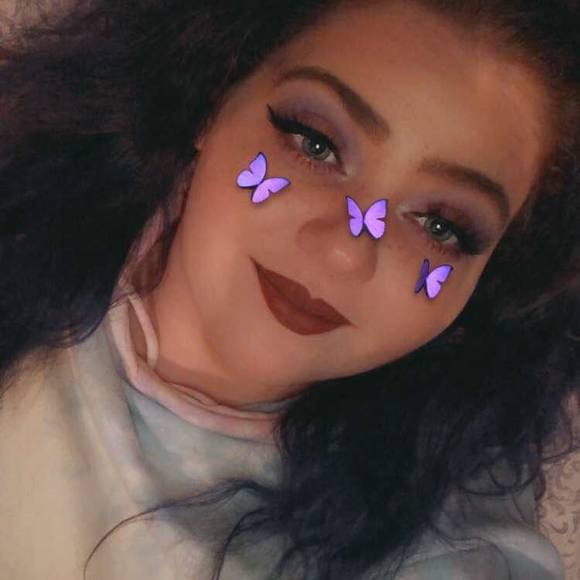 Profile Picture of Brooklyn Keating (@brooklynbearboo) on Poshmark