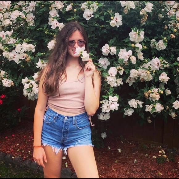 Profile Picture of Ava Haynal (@avahaynal) on Poshmark