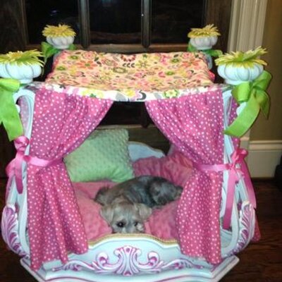 Profile Picture of Marilyn Curtis (@OverTheTopGirlM) on Twitter