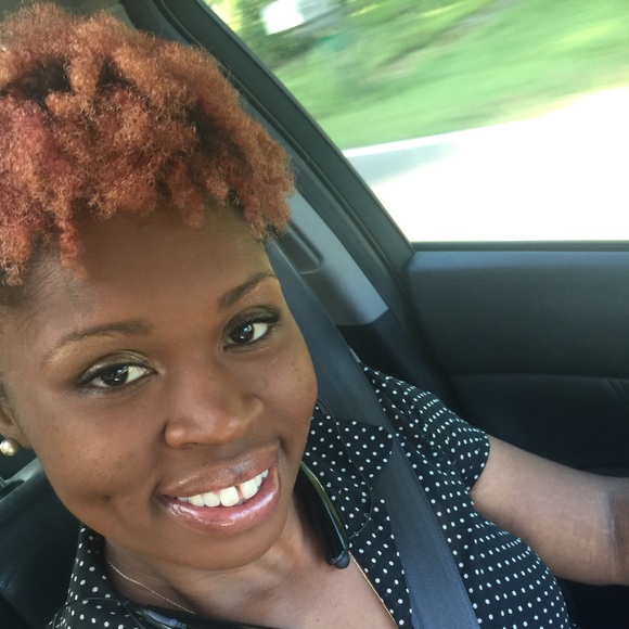 Profile Picture of Crystal Graves (@cgraves00) on Poshmark