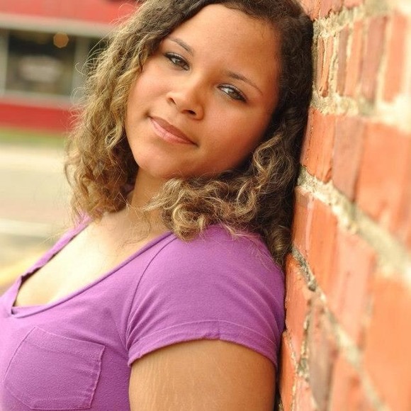 Profile Picture of Danielle Mcbrayer (@danielle199411) on Poshmark