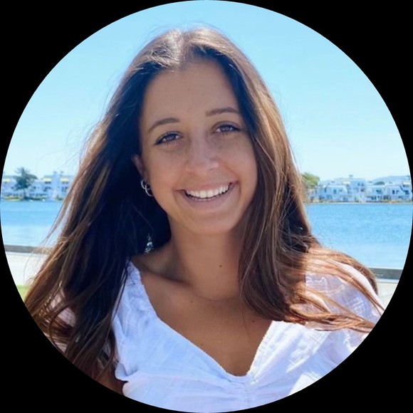 Profile Picture of Danielle Shapiro (@danielleshap97) on Poshmark