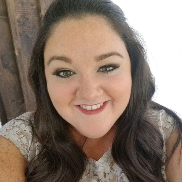 Profile Picture of Katie Cusick (@katiecusick5) on Poshmark