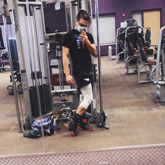 Frank Barone - Poshmark Profile Picture of Frank Barone (@billy_bobjoebob) on Poshmark