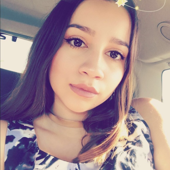 Profile Photo of Melissa Estrada (@melissa_est58) on Poshmark