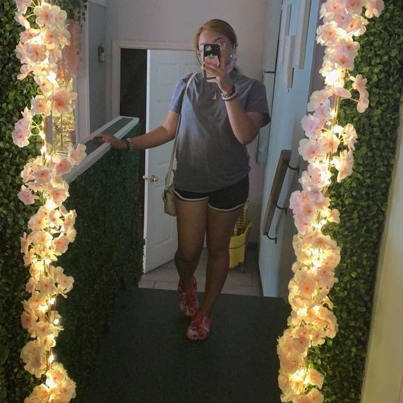 Profile Picture of Katherine Chreng (@katherinechreng) on Poshmark