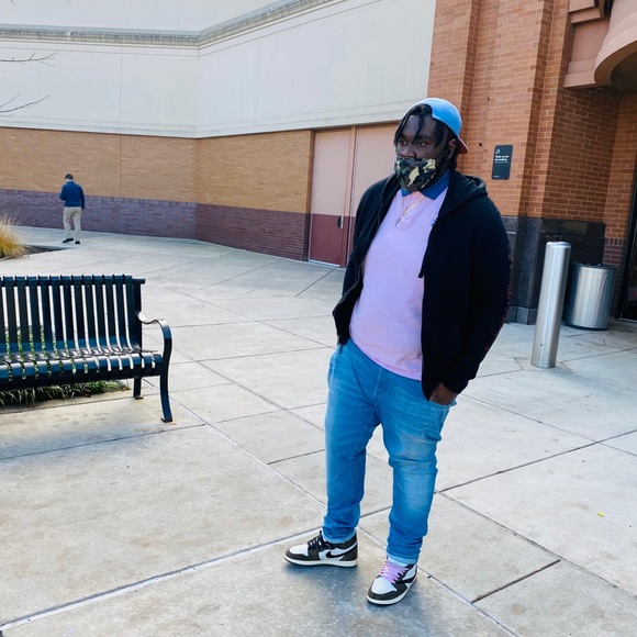 Profile Picture of Basil Davis (@basildavis1997) on Poshmark