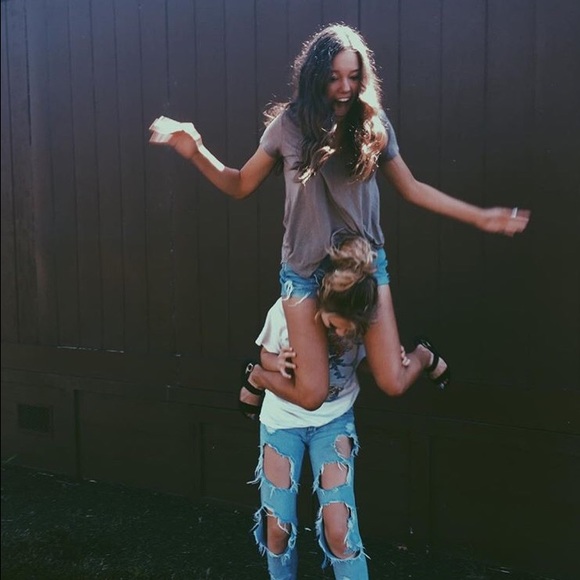 Profile Picture of Hailey Mitchell (@haileyrose_22) on Poshmark