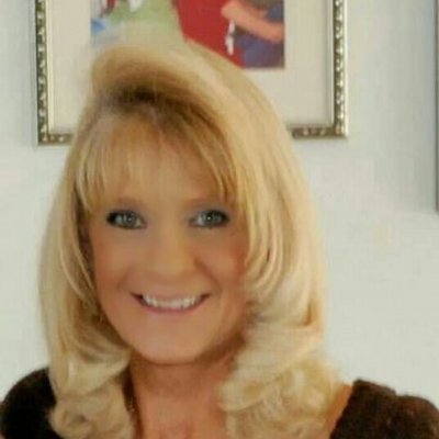 Profile Picture of Debbie Pollockon Twitter