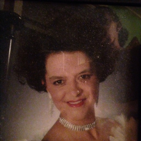 Profile Picture of Sandra Connor (@sandradeebrown) on Poshmark