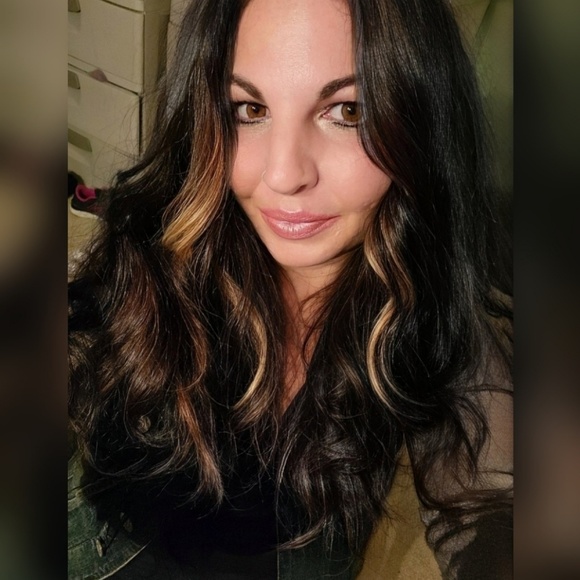 Profile Picture of Mindy Polanski (@derekmelinda) on Poshmark