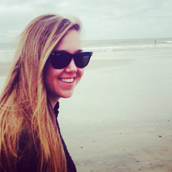 Profile Picture of Stephanie Miletich (@stephmiletich11) on Poshmark