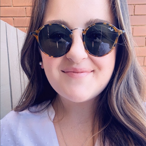 Profile Picture of Celeste Gilbey (@celestegilbey) on Poshmark