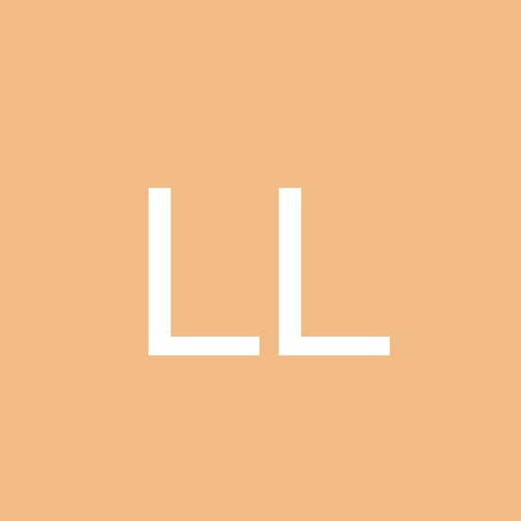 Profile Picture of Luz Lara (@luzlara123) on Poshmark