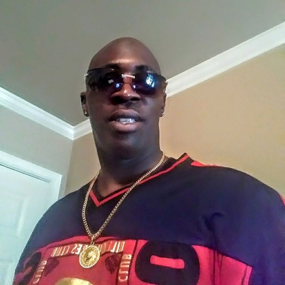 Profile Picture of Brad Avant (@btrainsolodolo) on Poshmark