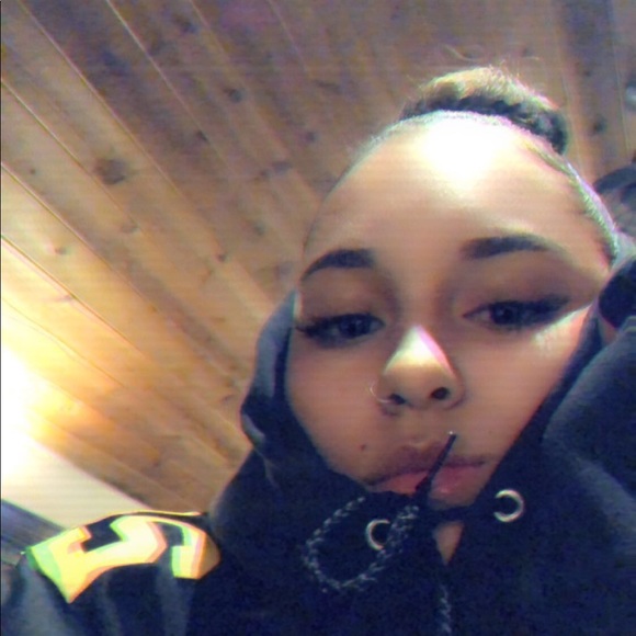 Profile Picture of Maya Woods (@maya_woods) on Poshmark