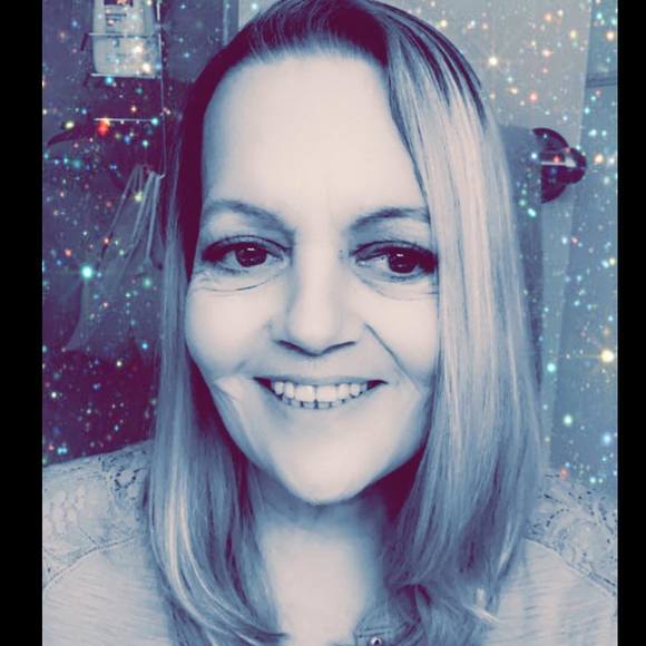 Profile Picture of Lisa Granger (@brattitude) on Poshmark