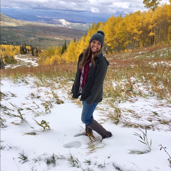 Profile Picture of Kellie Mrofcza (@kellieeem) on Poshmark