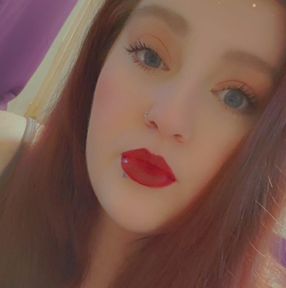 Profile Picture of Chrissy Levay (@chrissy_122998) on Poshmark