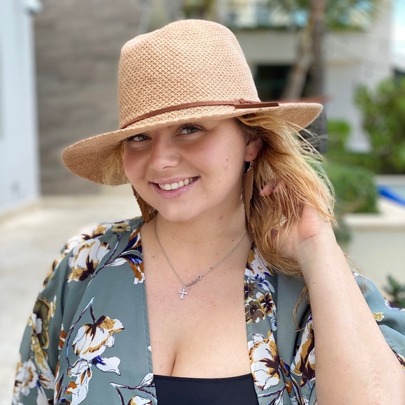 Profile Picture of Jessica Parsons (@hmpfour) on Poshmark