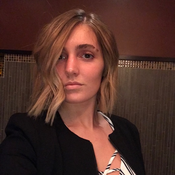 Profile Picture of Hannah Bouchy (@hbouchy) on Poshmark