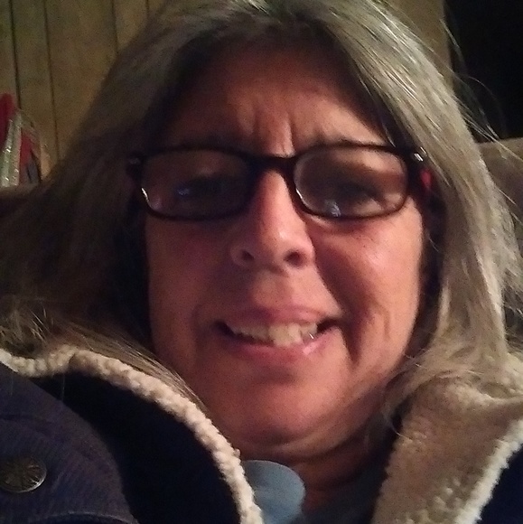 Paula Materne - Poshmark Profile Picture of Paula Materne (@paulamaterne) on Poshmark