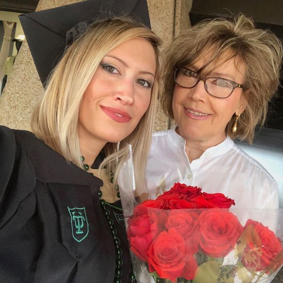 Profile Picture of Eliana Belkin (@elianaaa) on Poshmark